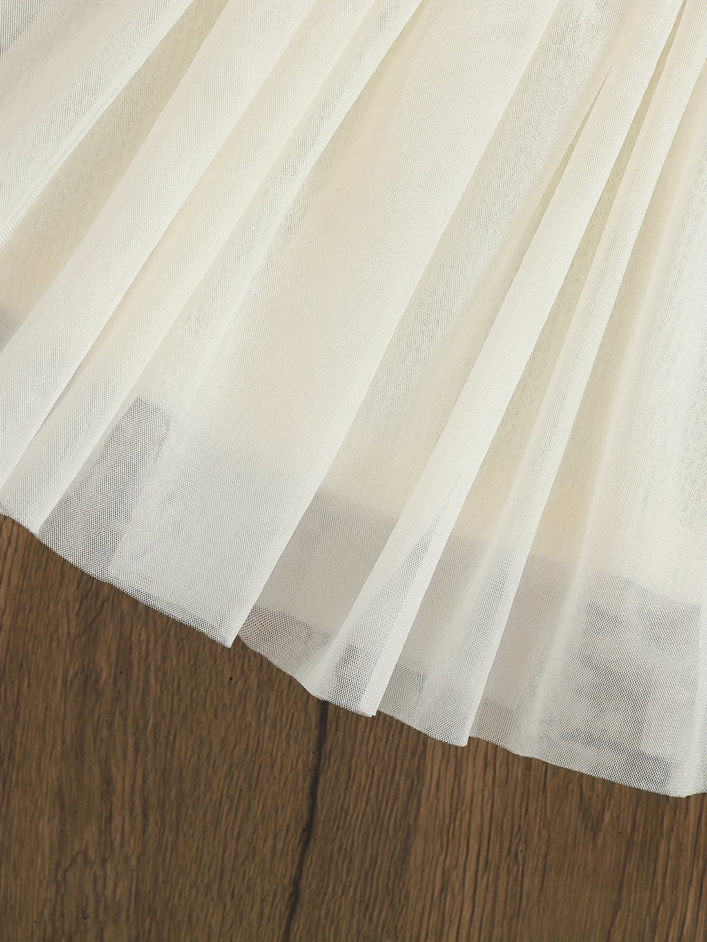 Baby clothing, girls' clothes, baby clothes, back-to-school season gifts for baby girls, cute autumn and winter, two-piece combination of a long-sleeved coat with a lapels and a round-neck flower-decorated dress, suitable for