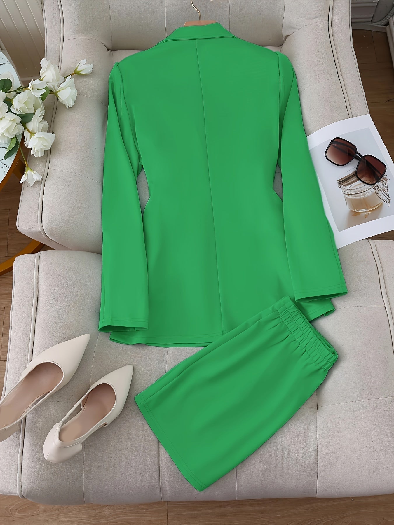 Elegant White Double-Breasted Blazer with Floral Print - Stylish Short Sleeve Suit for Women, Professional Attire with Button Details, Polyester Blend, All-Season Wear, Office Attire|Floral Print Blazer|Structured Shoulders,