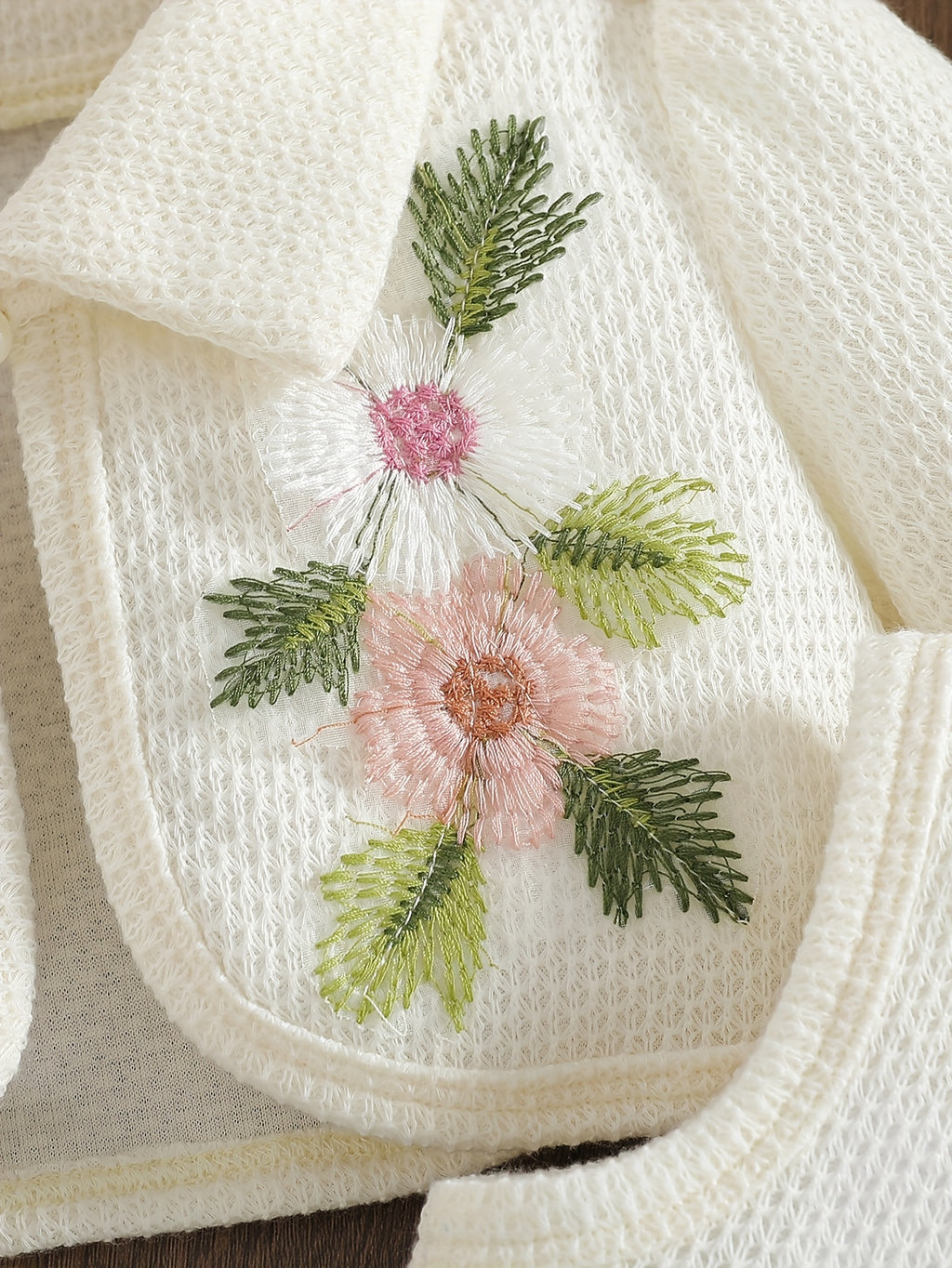 Baby clothing, girls' clothes, baby clothes, back-to-school season gifts for baby girls, cute autumn and winter, two-piece combination of a long-sleeved coat with a lapels and a round-neck flower-decorated dress, suitable for