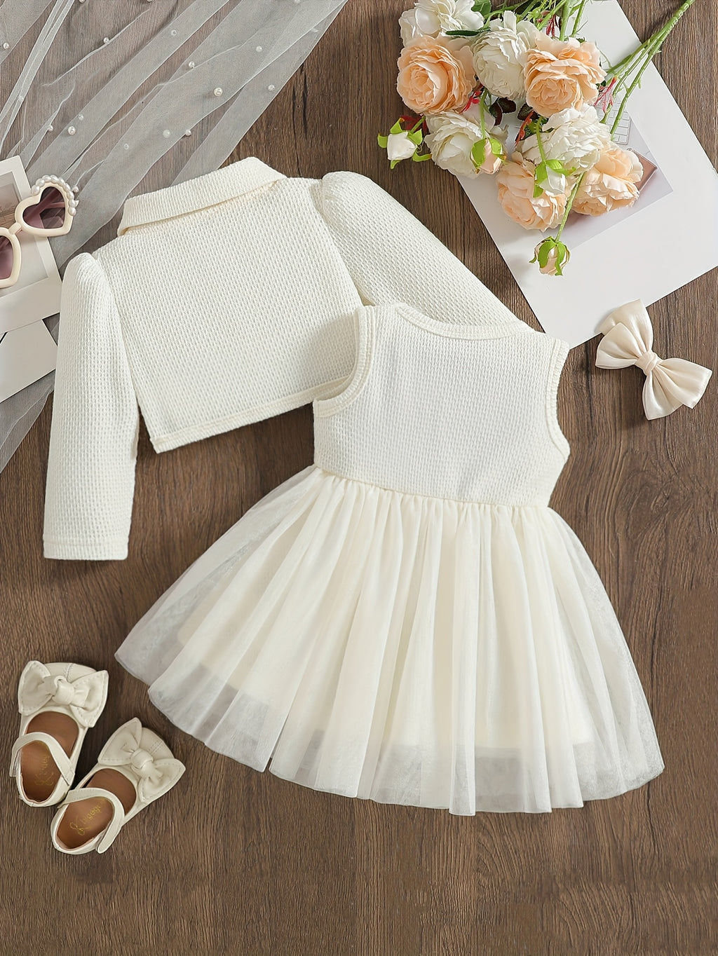 Baby clothing, girls' clothes, baby clothes, back-to-school season gifts for baby girls, cute autumn and winter, two-piece combination of a long-sleeved coat with a lapels and a round-neck flower-decorated dress, suitable for