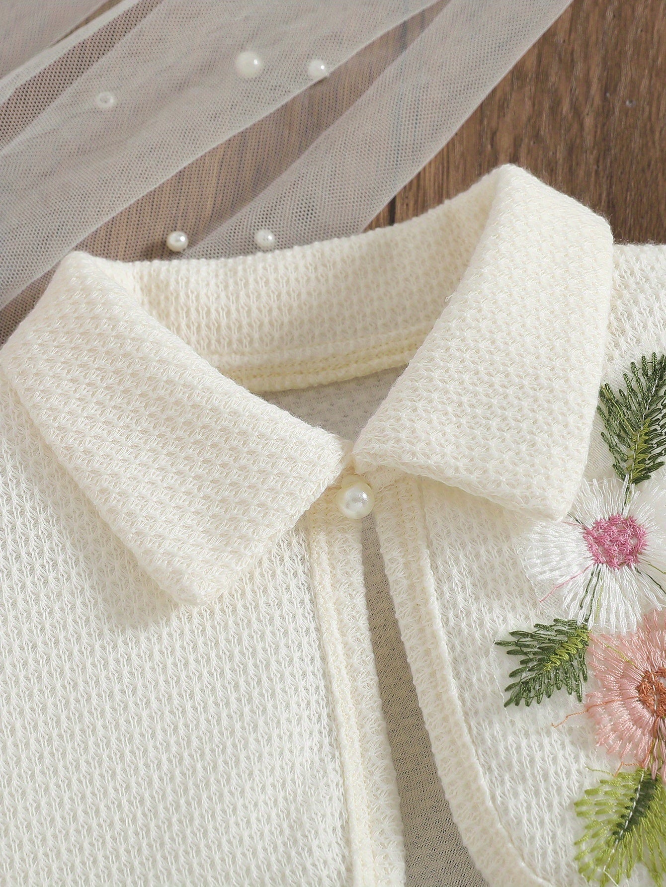 Baby clothing, girls' clothes, baby clothes, back-to-school season gifts for baby girls, cute autumn and winter, two-piece combination of a long-sleeved coat with a lapels and a round-neck flower-decorated dress, suitable for