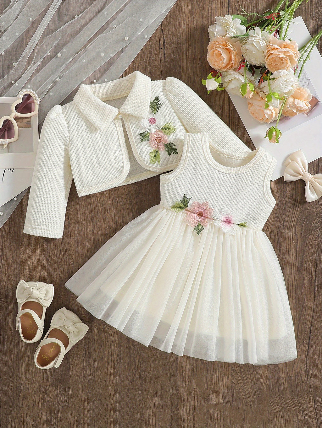 Baby clothing, girls' clothes, baby clothes, back-to-school season gifts for baby girls, cute autumn and winter, two-piece combination of a long-sleeved coat with a lapels and a round-neck flower-decorated dress, suitable for