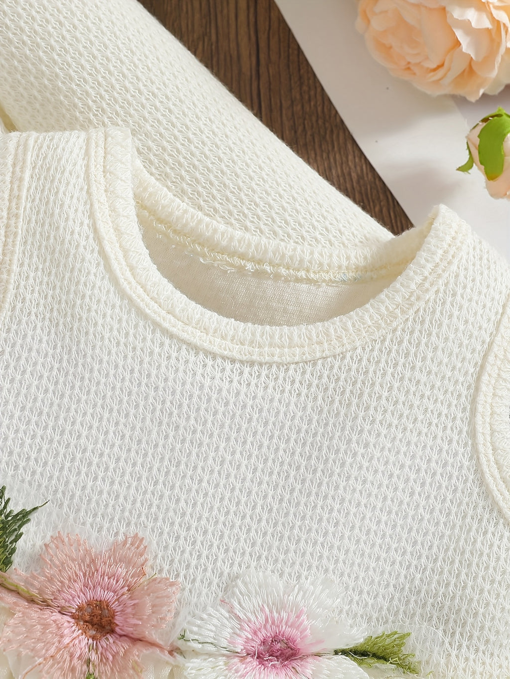 Baby clothing, girls' clothes, baby clothes, back-to-school season gifts for baby girls, cute autumn and winter, two-piece combination of a long-sleeved coat with a lapels and a round-neck flower-decorated dress, suitable for