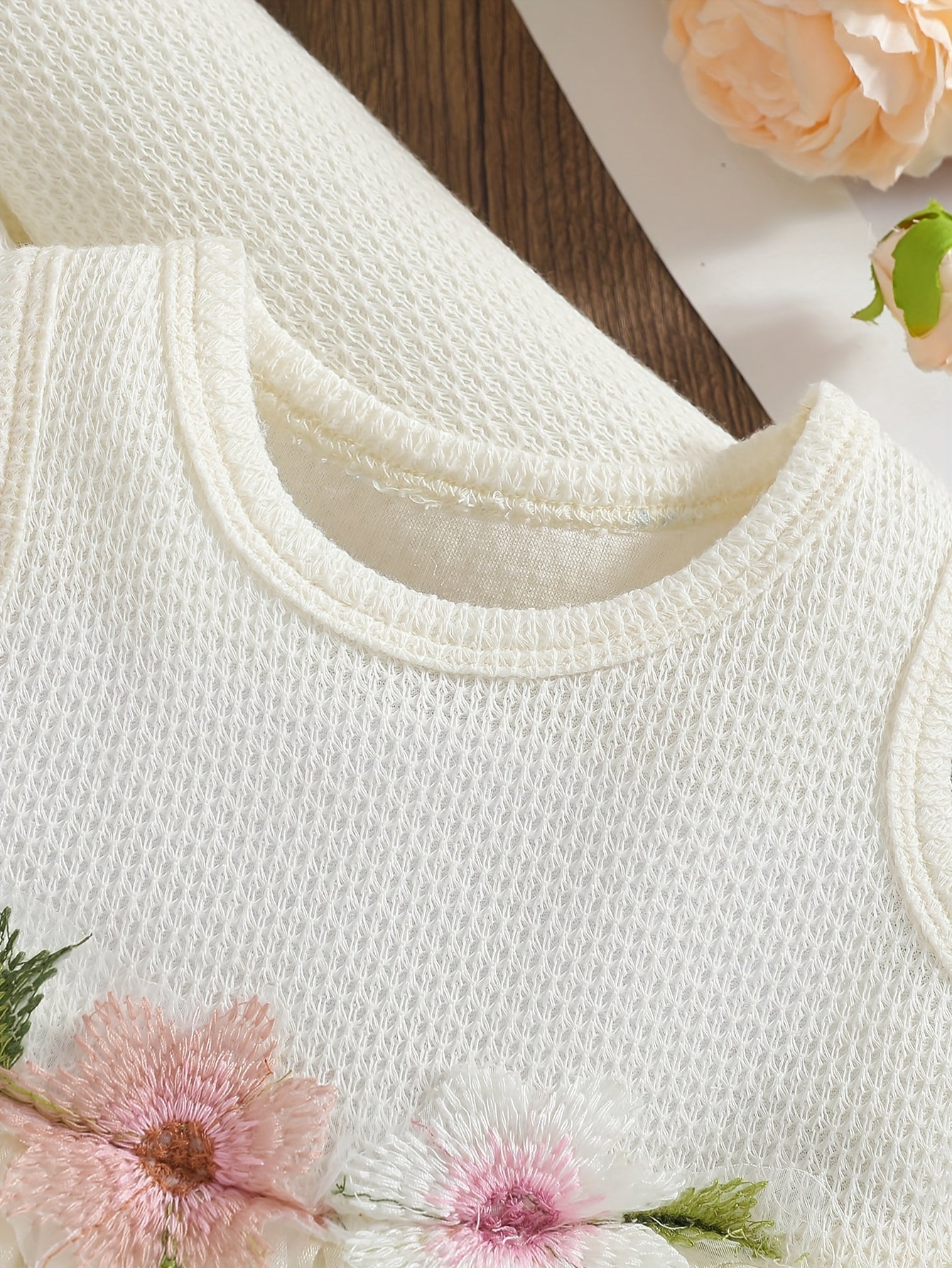 Baby clothing, girls' clothes, baby clothes, back-to-school season gifts for baby girls, cute autumn and winter, two-piece combination of a long-sleeved coat with a lapels and a round-neck flower-decorated dress, suitable for